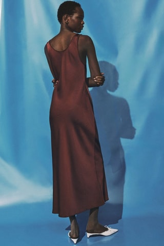Robe décolleté satinée - Marron