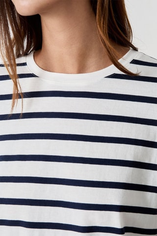 Camiseta Indispensables - Blanco y azul marino