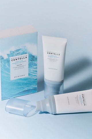 2 sérums solaires hyalu-cica madagascar centella skin1004 - SPF 50+ - Tous types de peau - 2 x 50 ml