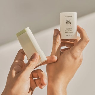 Proteção solar com artemísia e camélia Relief Sunmatte - 18 g