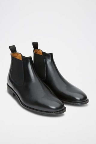 Botins Chelsea em couro 
Preto - Preto
