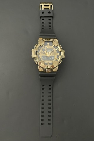 Montre digitale et analogique en résine, acier et plaqué ion or jaune - Chronomètre, fonction de lumière et alarme