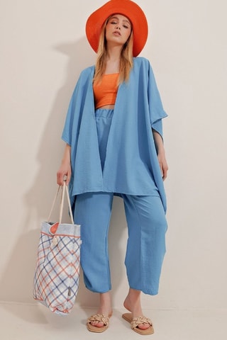 Kimono y pantalón de tiro alto - Celeste