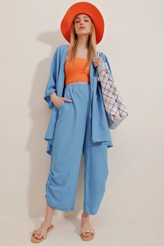 Kimono y pantalón de tiro alto - Celeste