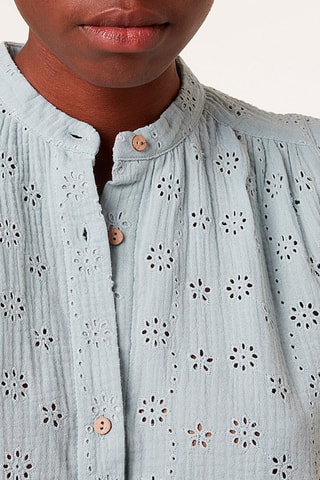 Blouse van Engelse Borduursels Hada Hemelsblauw