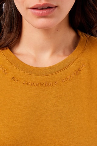 T-shirt Suely Mosterdgeel