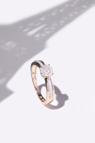 Anillo - 
Oro amarillo y diamantes
