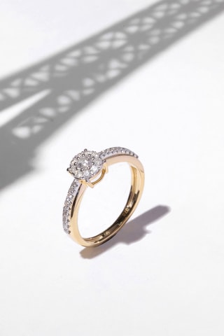 Anillo - 
Oro amarillo y diamantes