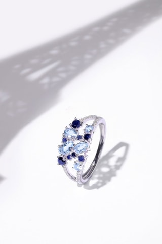 Anillo Sphir Elixir - Oro blanco, diamantes, topacios y zafiros