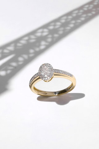 Anillo - 
Oro amarillo y diamantes