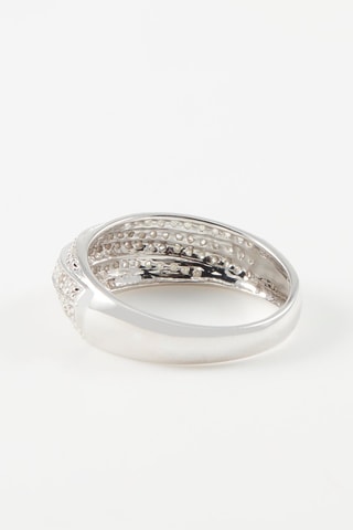 Anillo - 
Oro blanco y diamantes