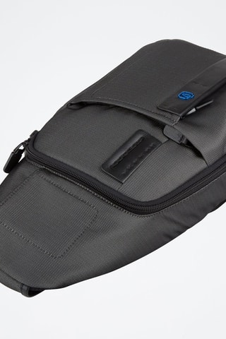 Mochila bandolera - Piquadro - Negro