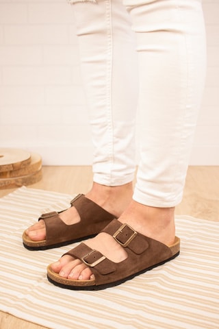Mules de nobuck Castanho