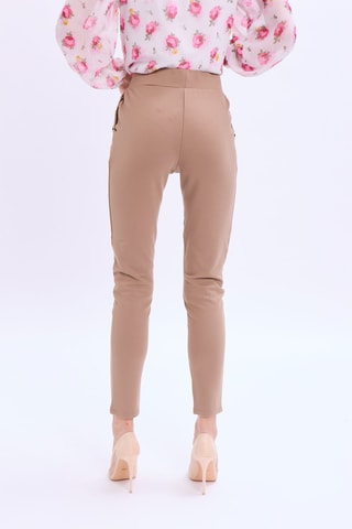 Pantalón slim fit 7/8 - Camel