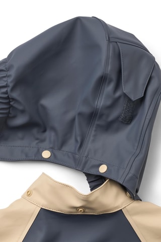 Impermeable regular fit con capucha - Negro