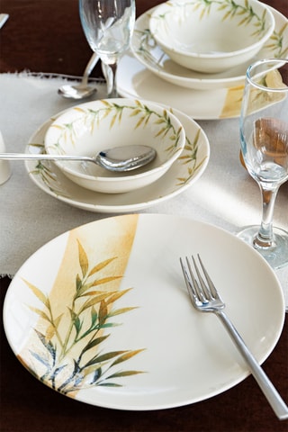 Service de vaisselle en porcelaine - 18 pièces