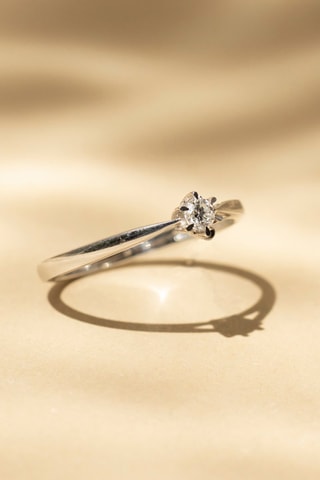 Solitario Envoûtant ­- Oro blanco y diamante