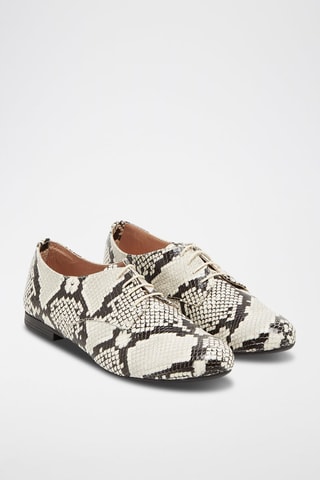 Derby’s Beige en Zwart