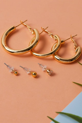 6 boucles d'oreilles - Doré