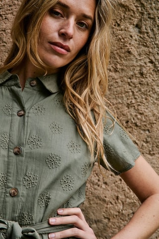 Vestido-camisa em bordado inglês Robine - Caqui