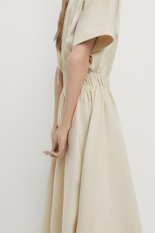 Vestido médio - Bege