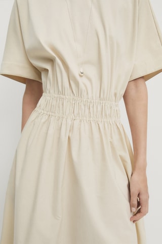 Vestido médio - Bege