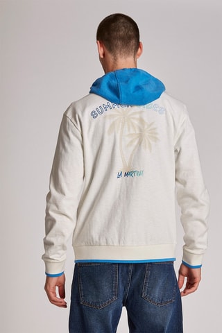 Chaqueta con capucha