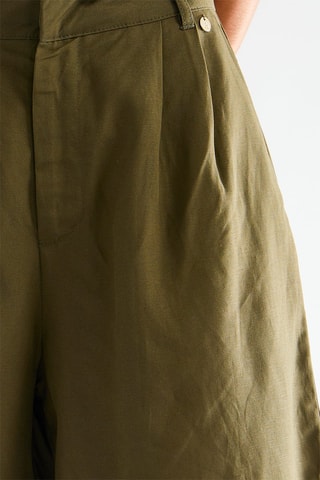 Short Kaki