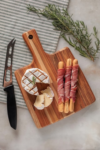 Tabla para cortar y cuchillo para queso
