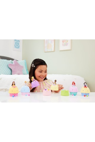 Pequeña muñeca Cupcake Doll Reveal Princesas Disney - Con 5 accesorios