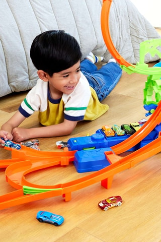 Pista Choque en el aire con propulsor motorizado y coche Hot Wheels - Desde 5 años
