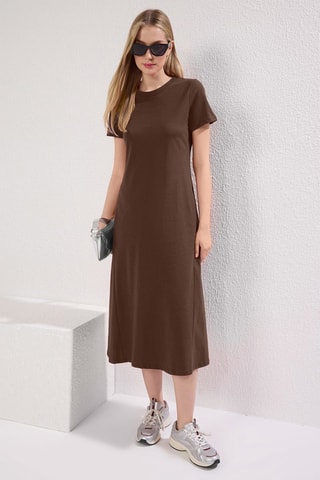 Vestido médio - Castanho