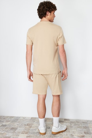 Camiseta y bermudas - Beige y azul marino