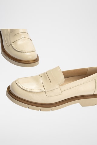 Mocassins em couro envernizado - Bege - Bege