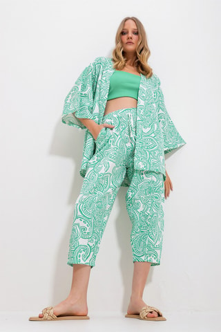 Kimono e pantaloni capri a vita alta - Verde chiaro