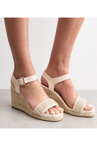 Sandali con zeppa - Beige