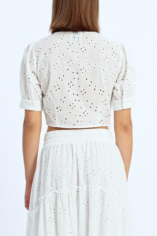 Crop top con bordado inglés - Blanco