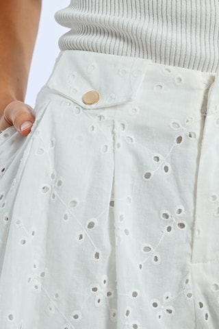 Short con bordado inglés de tiro alto - Blanco