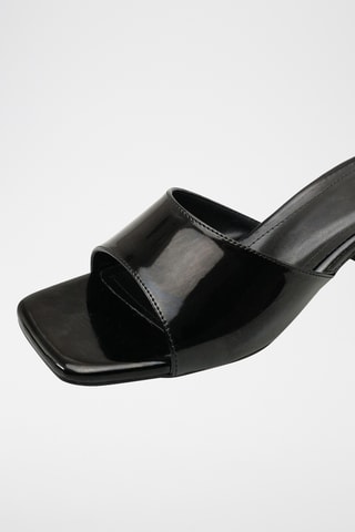 Mules à talons vernies - Noir