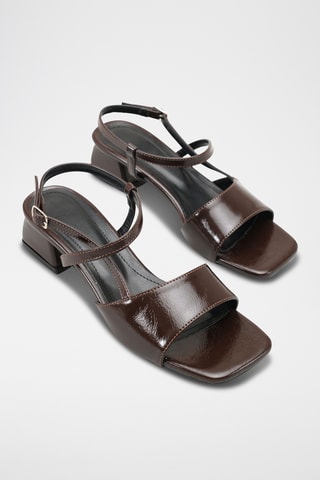 Sandalen met hak. - Bruin