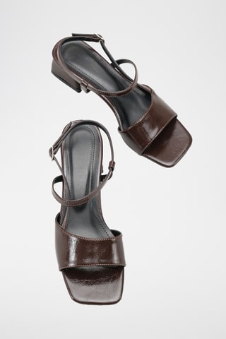 Sandalen met hak. - Bruin