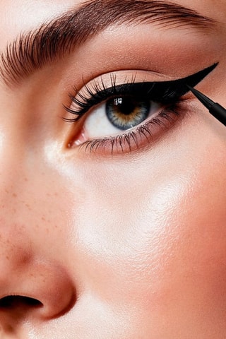 Zwarte Eyeliner met Ultrafijne Punt - 5 ml