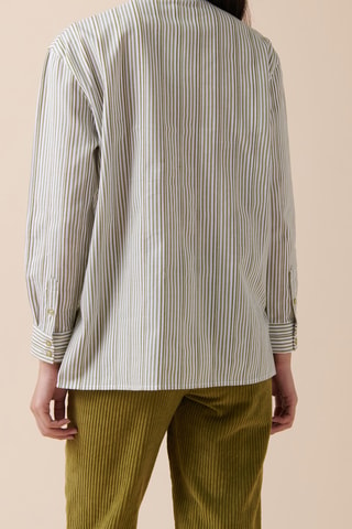 Camisa - 
Caqui y blanco