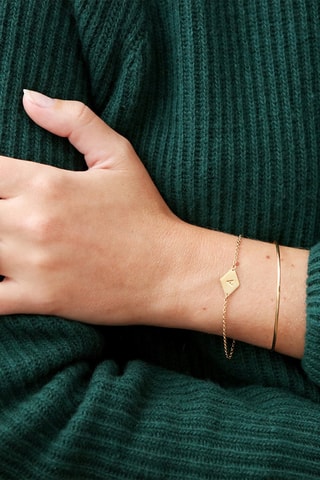 Pulseira dourada com banho de ouro fino - Letra à escolha