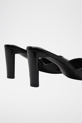 Mules à talons vernies - Noir