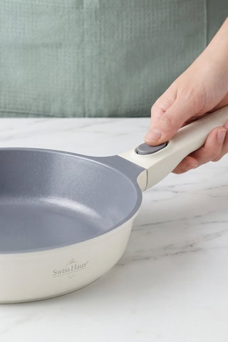 Batería de cocina con revestimiento de cerámica Lake Geneva - 19 piezas
