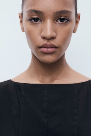 Robe col bateau à plis plats - Noir
