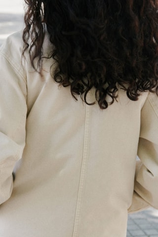 Short individuel en lin enduit avec overlock contrasté - Prune
