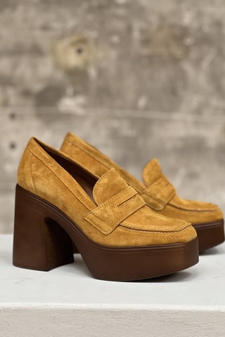 Mocasines de nobuk de tacón Colline - Mostaza