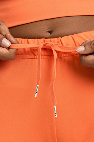 Short. Oranje